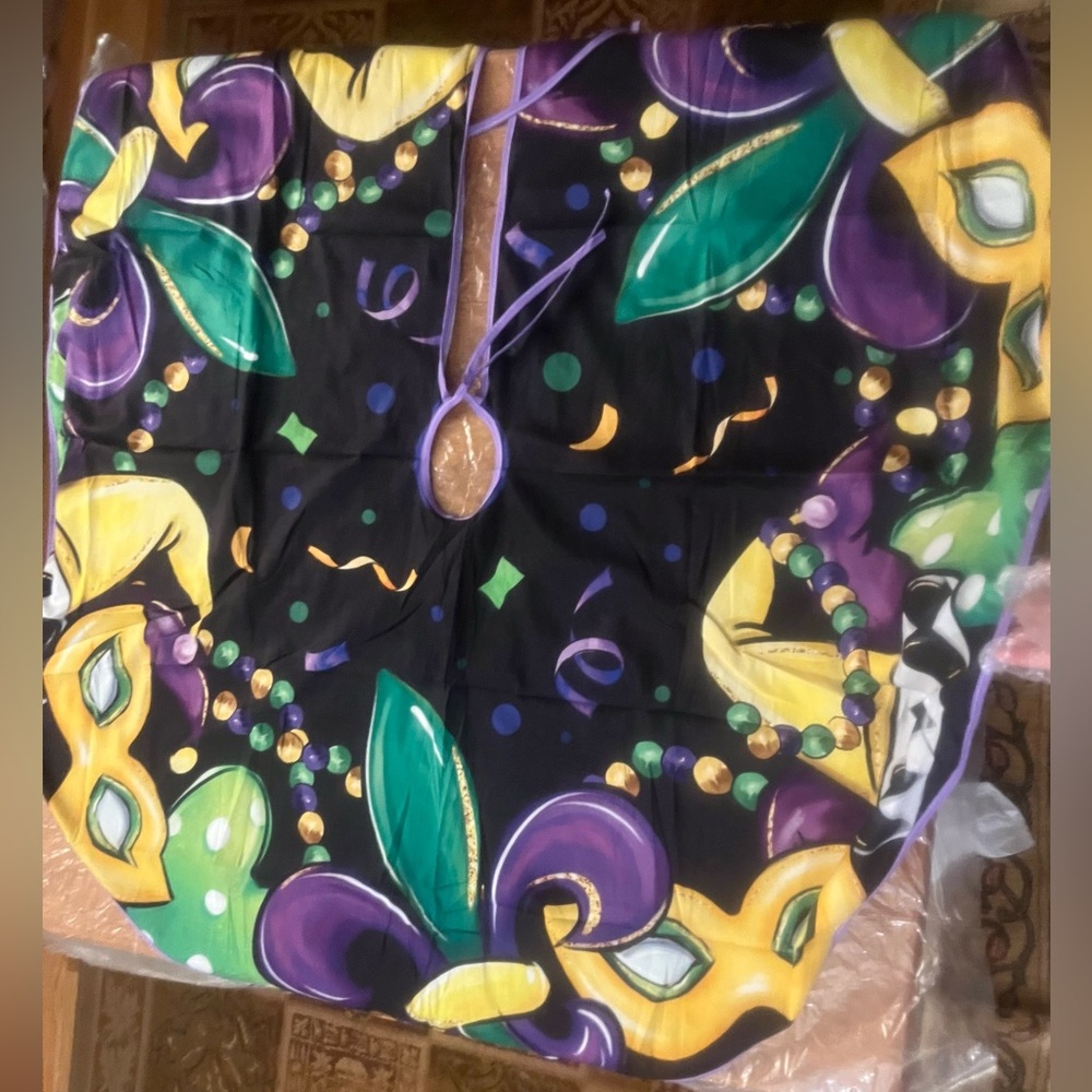Mardi Gras Christmas Tree Skirt - Picture 4 of 16